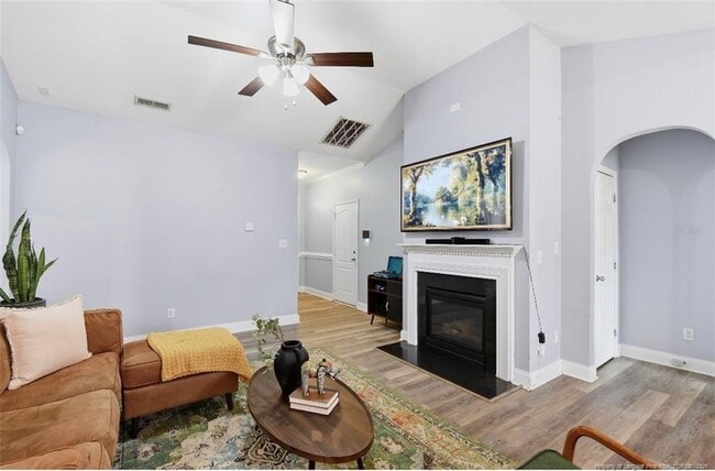 Building Photo - 601 Collinwood Dr