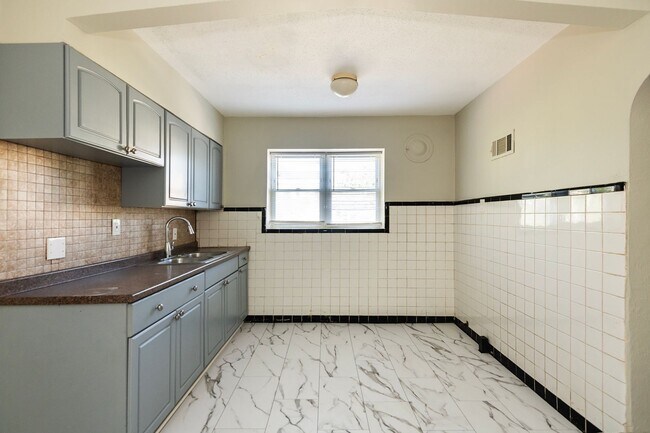 Building Photo - 5322 Miami St