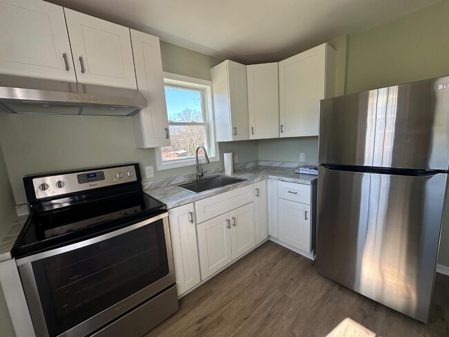 Building Photo - 1468 Bristol Caverns Hwy