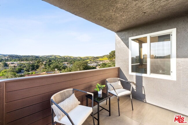 Building Photo - 28207 Laura La Plante Dr