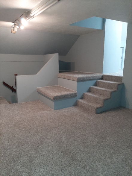 Building Photo - 114 S High St