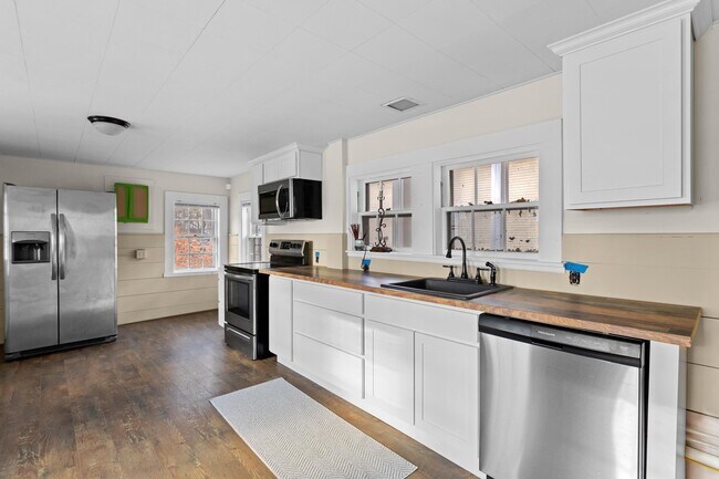 Building Photo - 80 Lafayette Rd