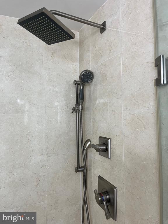 Building Photo - 1800 Old Meadow Rd