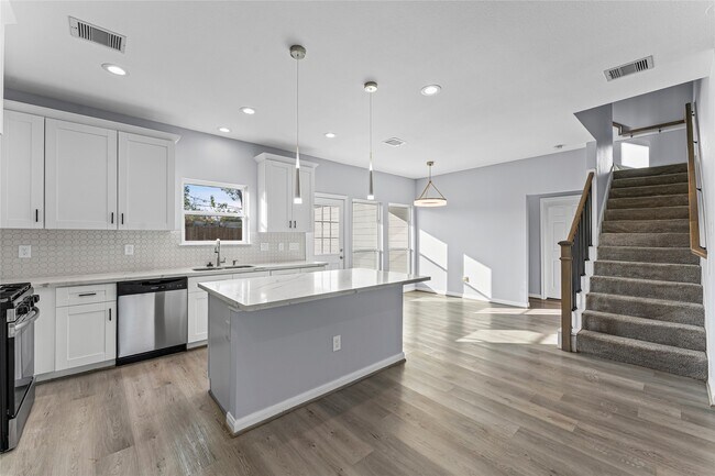 Building Photo - 8211 James Franklin St