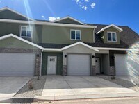 Building Photo - Brand New Townhome!