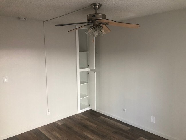 Building Photo - 5920 Stanley Ave