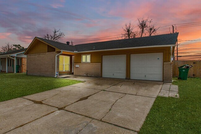 Building Photo - 3410 Truxton Dr