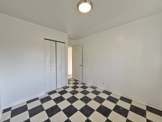 Building Photo - 5309 W Hill Dr