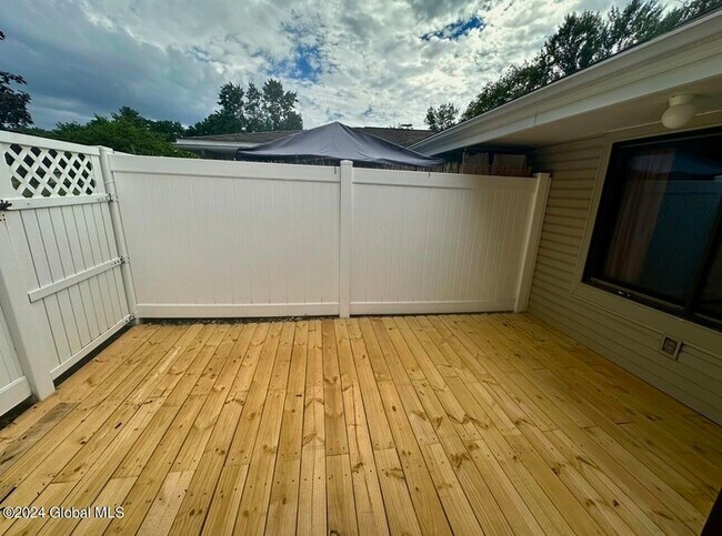 Building Photo - 9 Donna Lynn Dr