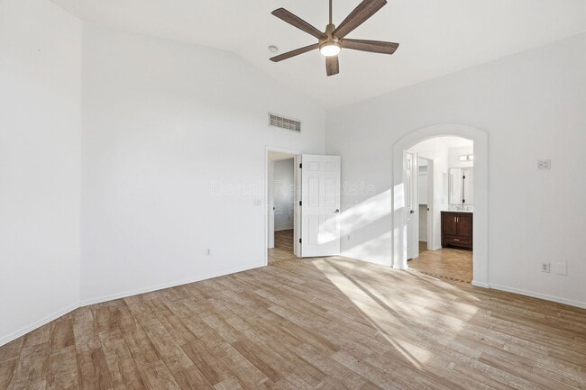 Building Photo - 7159 S Providence Dr