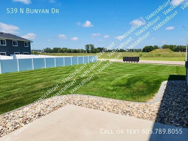 Building Photo - 539 BUNYAN Dr