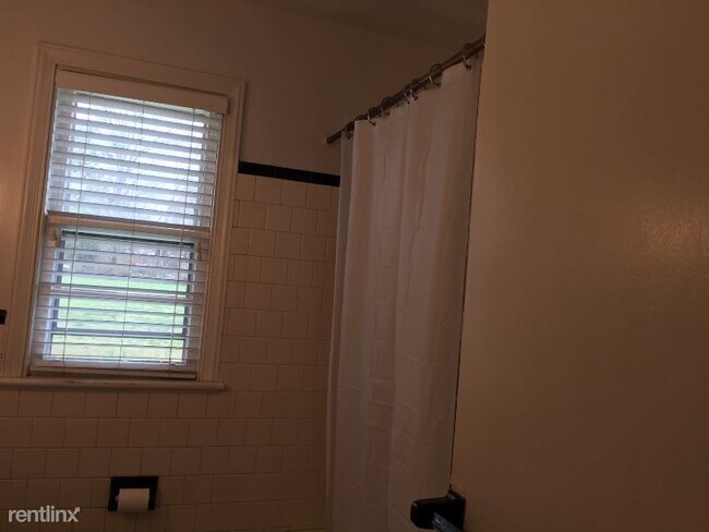 Building Photo - 3 br, 1 bath House - 532 Graham Rd