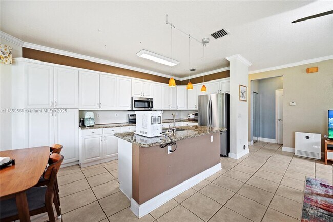 Building Photo - 15376 14th Manor
