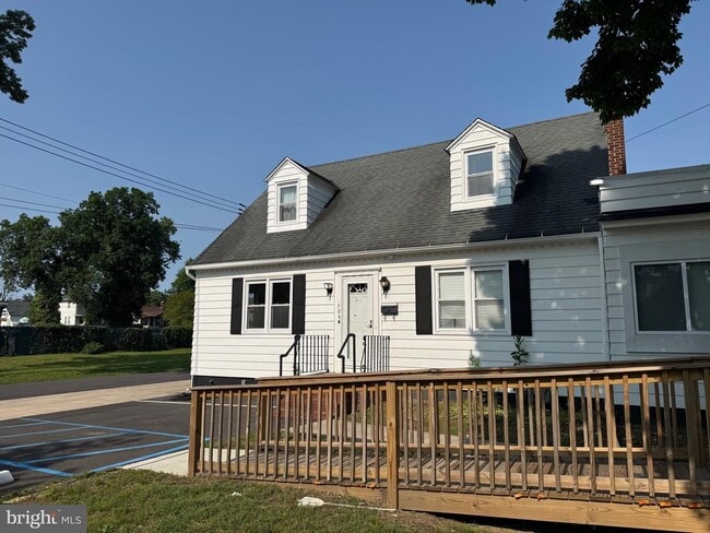 Building Photo - 524 N East Ave