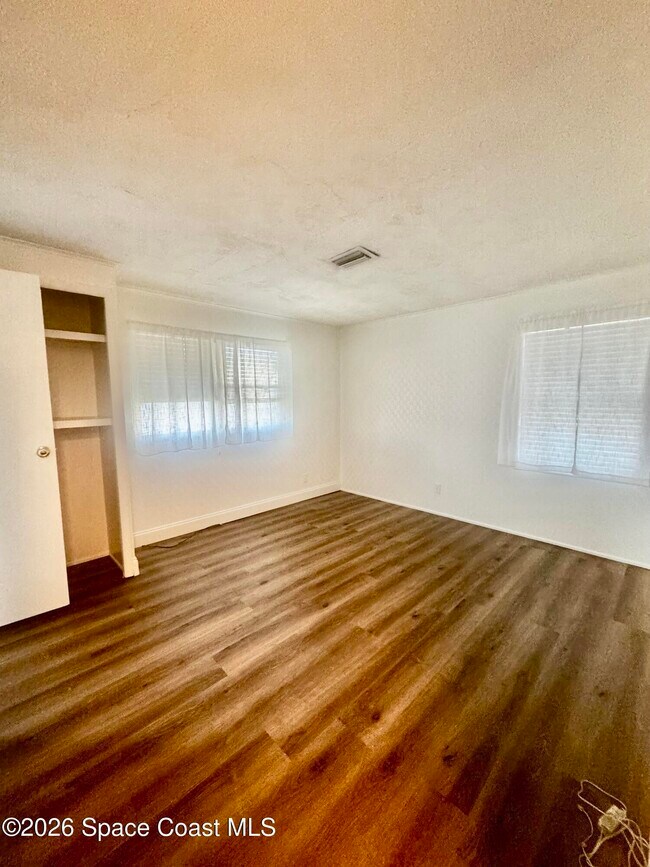 Building Photo - 515 Jennifer Cir