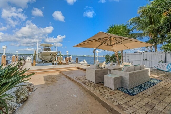 Building Photo - 16 North Dr