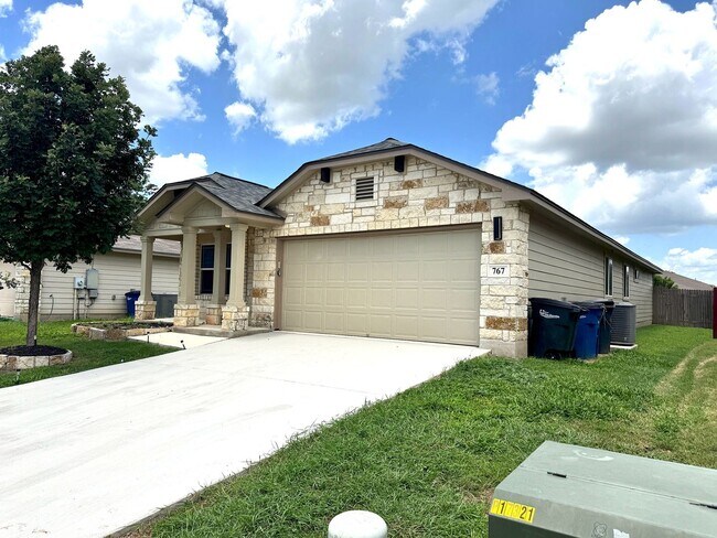 Building Photo - Ready for Move-In! Spacious 4-Bed, 2-Bath ...