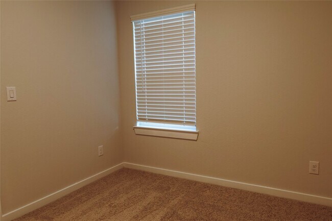 Building Photo - 8582 Blueberry Ash St