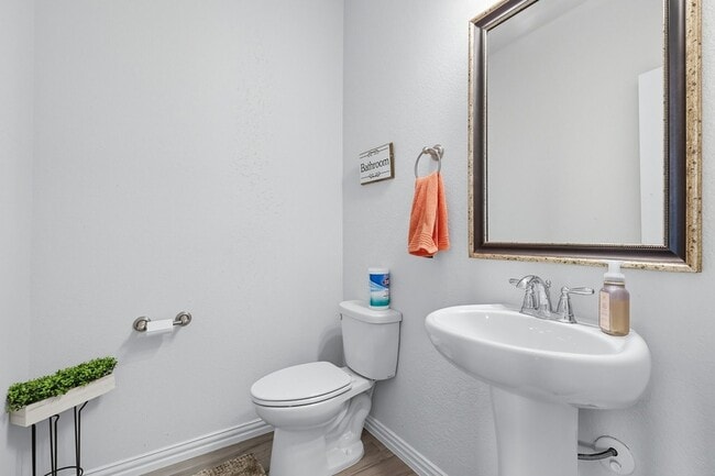 Building Photo - 717 Whippoorwill Dr