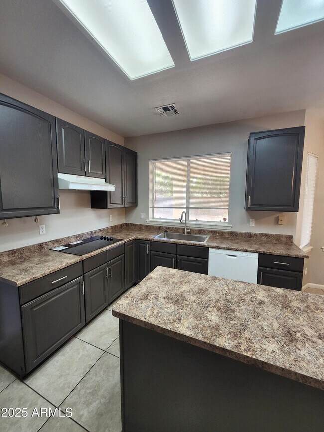 Building Photo - 4551 E Desert Trumpet Rd