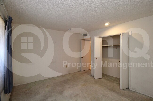 Building Photo - 10733 W Loma Blanca Dr
