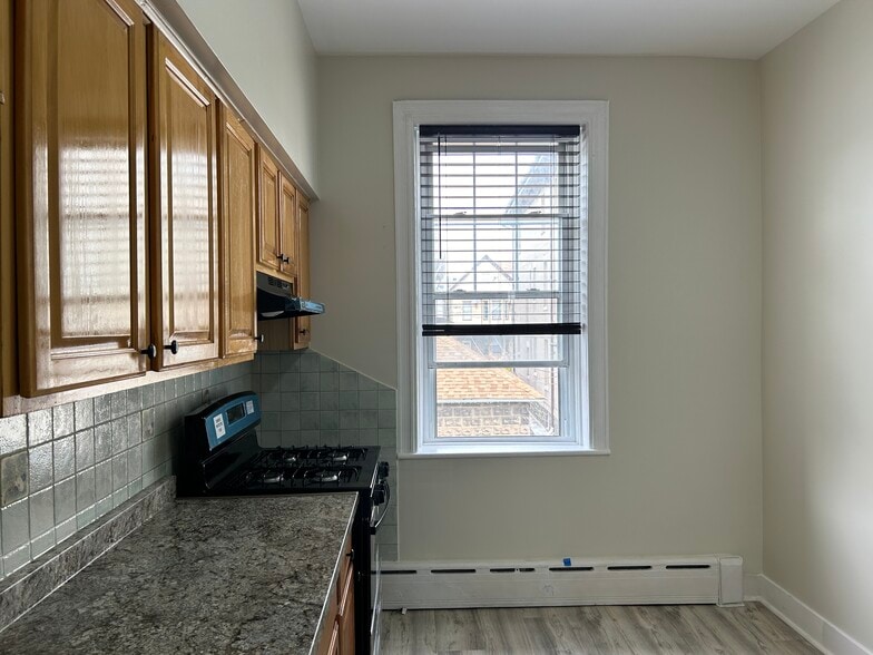 Building Photo - 536 44th St