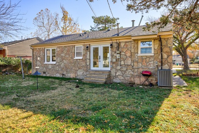 Building Photo - Adorable remodel at Lake Hefner