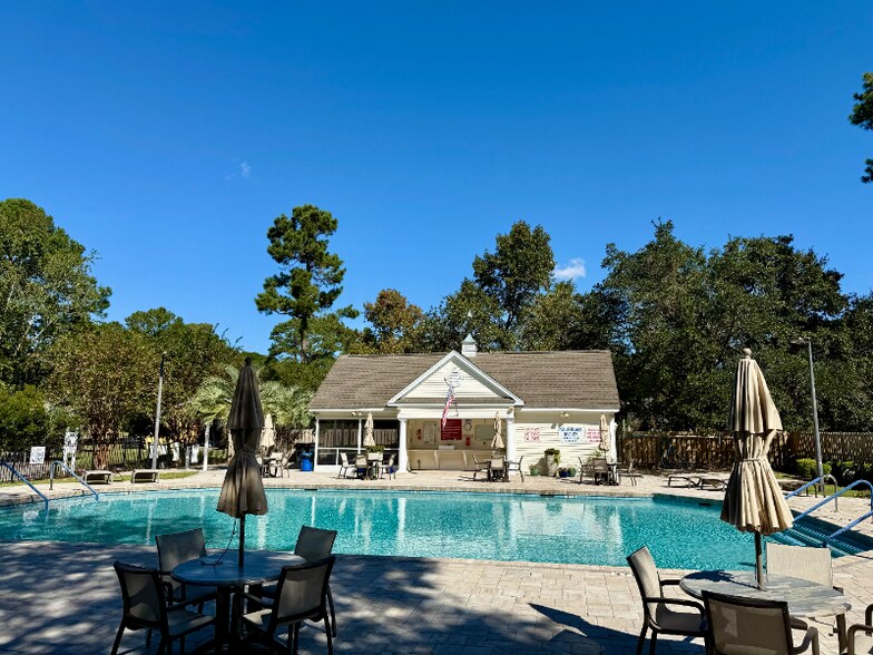 Building Photo - 9511 Indigo Club Dr