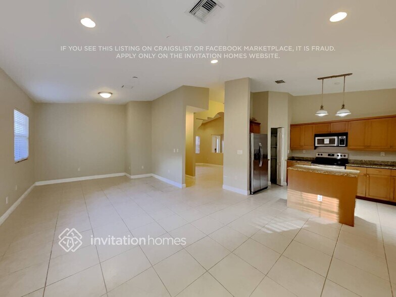 Building Photo - 1445 SW 11th Pl