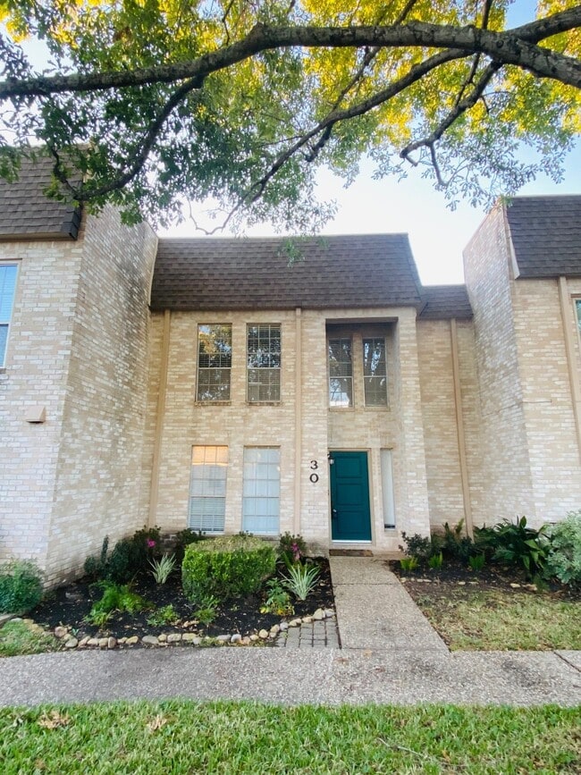 Primary Photo - 30 River Creek Way