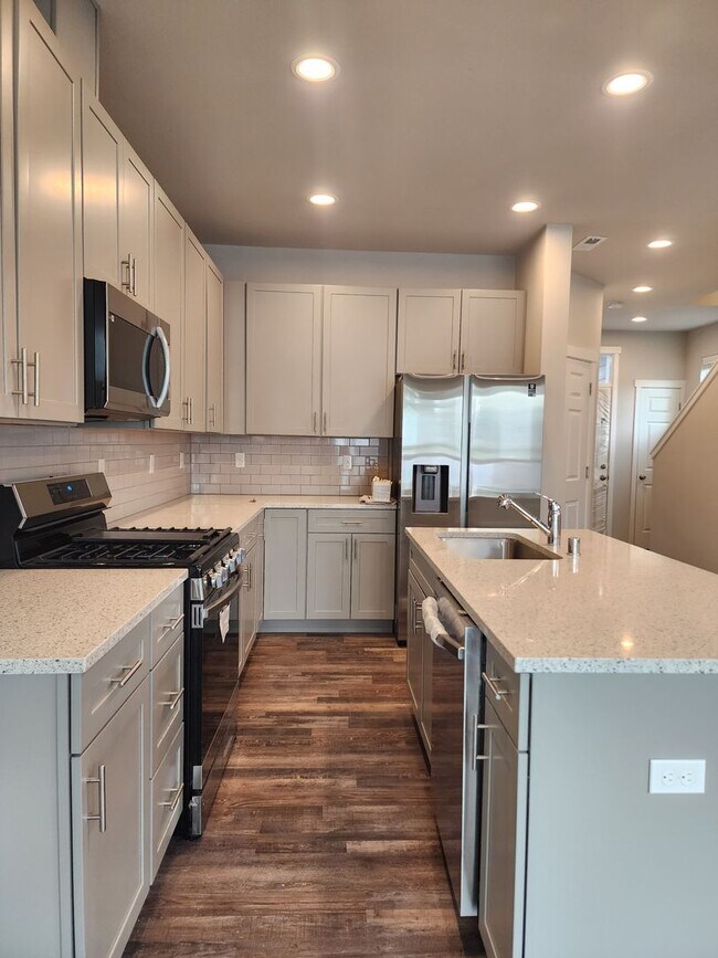 Building Photo - 15603 View Dr Ct SE
