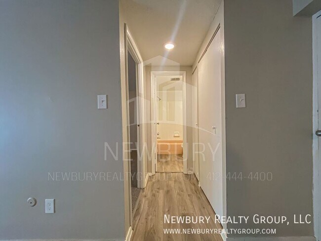 Building Photo - 1459 Poplar St