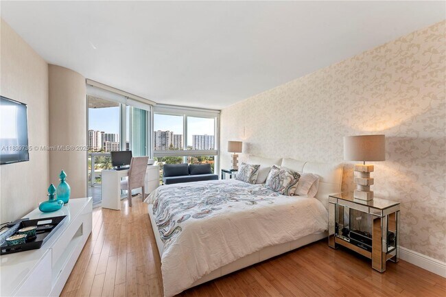 Building Photo - 16500 Collins Ave