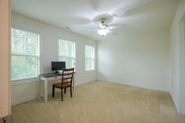 Building Photo - 411 Alamosa Pl