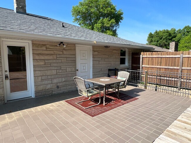 Building Photo - Home with Paradise Setting in Backyard! Available July 2026!! $2,400 Monthly!