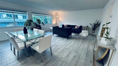 Building Photo - 9971 W Bay Harbor Dr