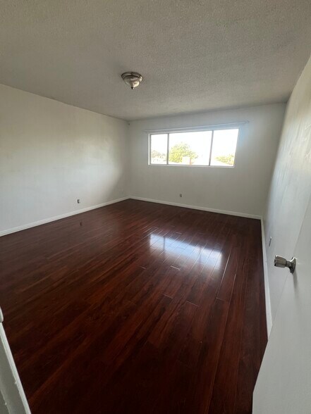 Building Photo - 8145 Garden View Ave