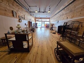 Building Photo - Commercial Space on Main Street!