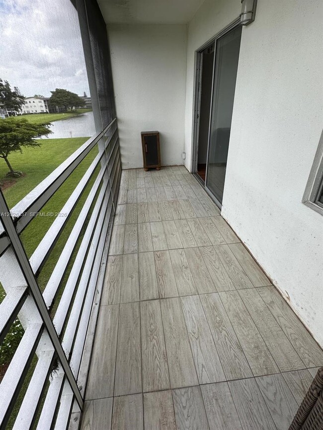 Building Photo - 449 Fanshaw K