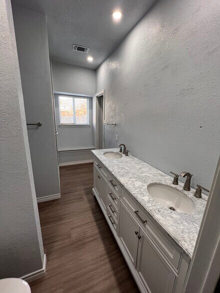 Building Photo - 808 Xavier Dr