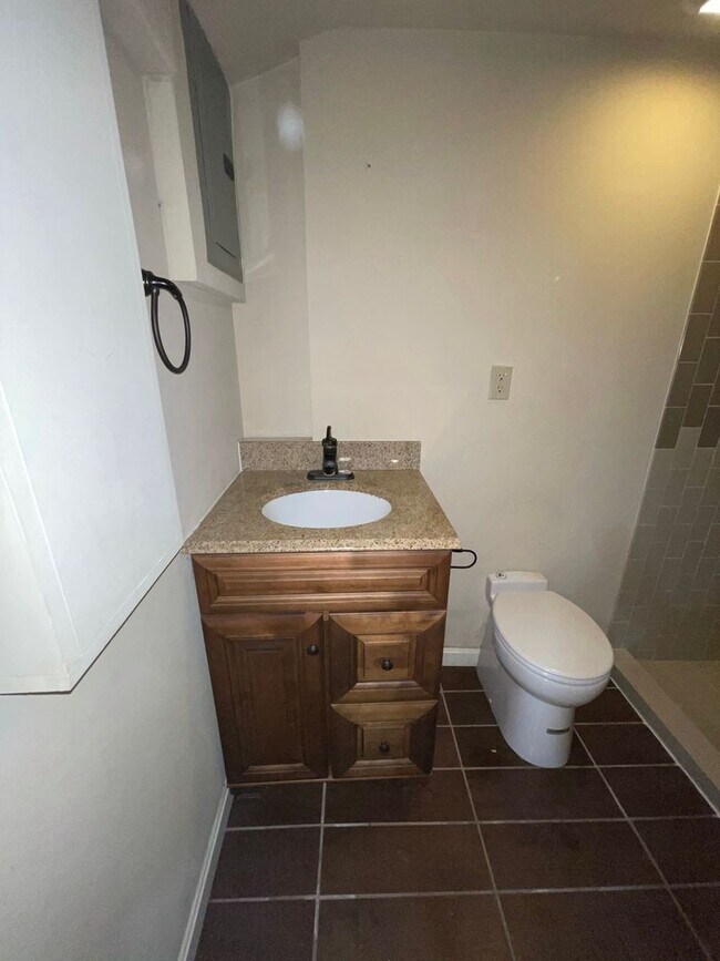 Building Photo - Beautiful 4 Bedroom, 2.5 Bathroom, 3000sq.ft Ranch! Pet Friendly!