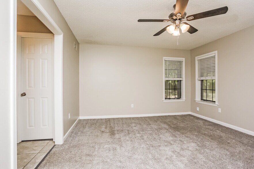 Building Photo - 5044 Brooksbank Cove S