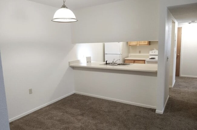 Building Photo - 608 N 4th St