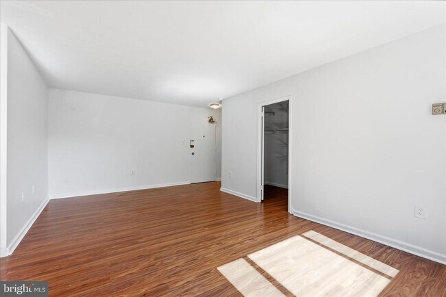 Building Photo - 1200 S Arlington Ridge Rd