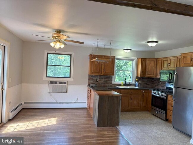 Building Photo - 147 Sieger Rd