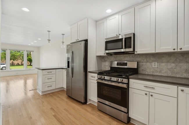 Building Photo - 4725 Thatcher Ave