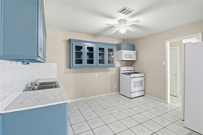 Building Photo - 6226 Antha St