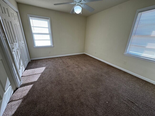 Building Photo - 5963 Peco Ln