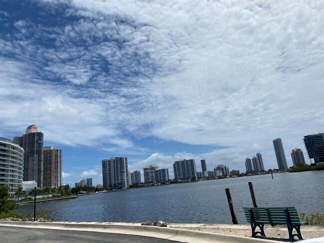 Building Photo - 3205 NE 184th St