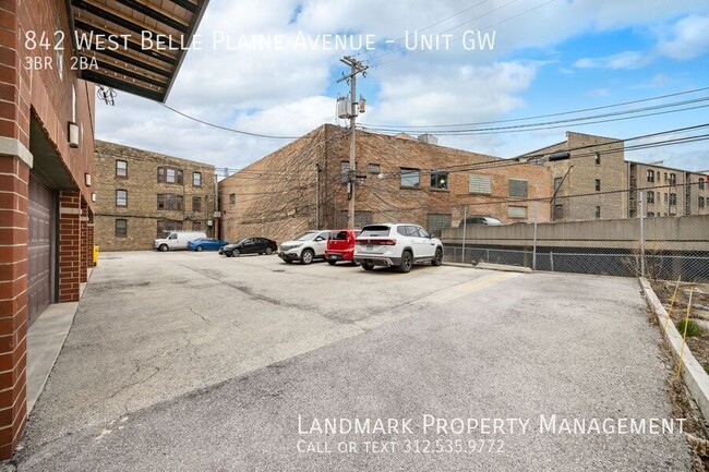 Building Photo - 842 W Belle Plaine Ave